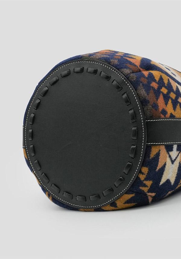Rose & Lini A VACATION “MARCHE” TRAILS NAVY BUCKET BAG Qualità
