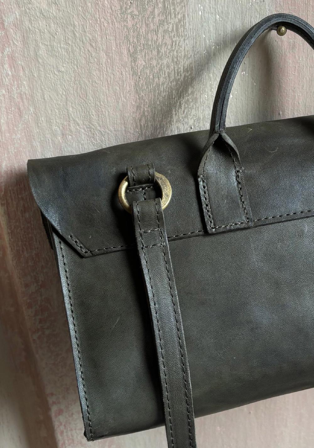 Rose & Lini TAGLIOVIVO MILITARY LEATHER “DOCTOR W” BAG Spedizione Gratuita