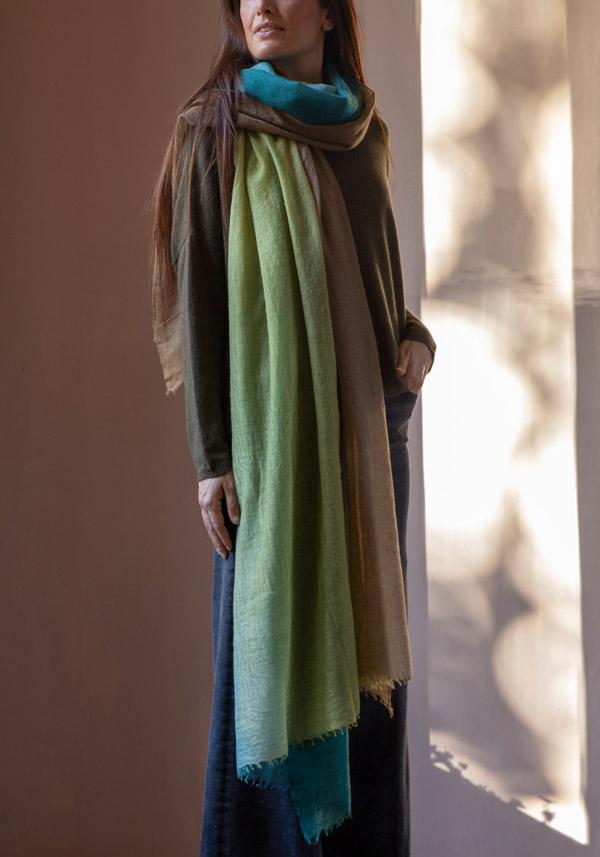 Rose & Lini MIRROR IN THE SKY CASHMERE “SOUFFLE SEMI-FELTED SHAWL” GREENS Sconto