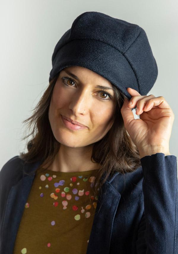 Rose & Lini THE GIRL AND THE GORILLA WOOL “WALK” BLUE HAT Nuovo