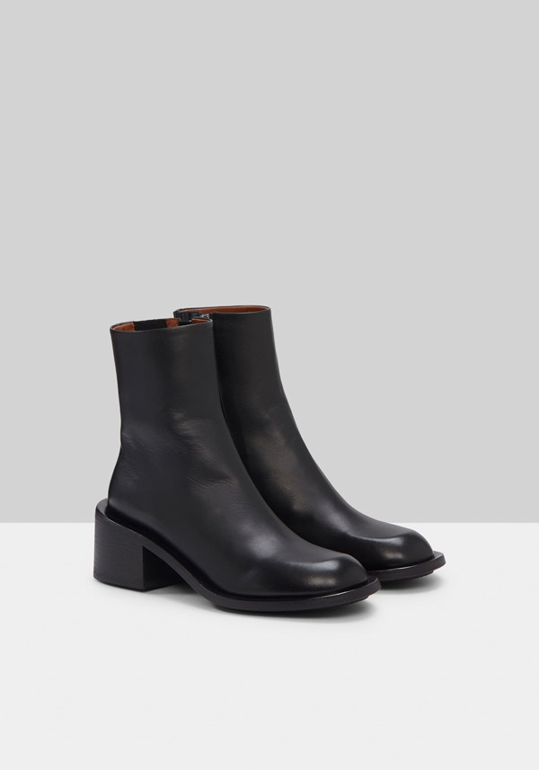 Rose & Lini MARSÈLL “ALLUCINO BEATLE” BLACK LEATHER ANKLE BOOTS Pezzi Unici