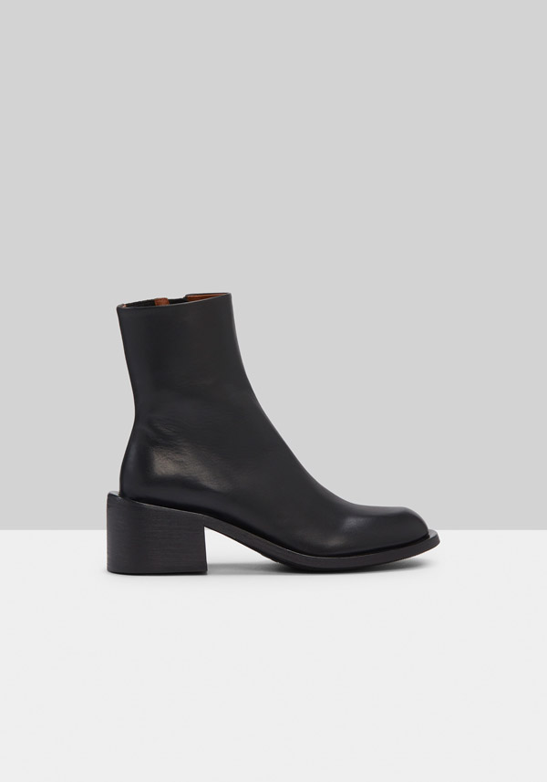 Rose & Lini MARSÈLL “ALLUCINO BEATLE” BLACK LEATHER ANKLE BOOTS Pezzi Unici