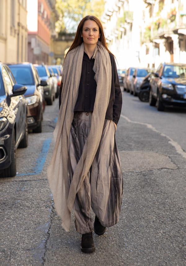 Rose & Lini FALIERO SARTI CASHMERE “SAMUELE” ALMOND SCARF Spedizione Gratuita