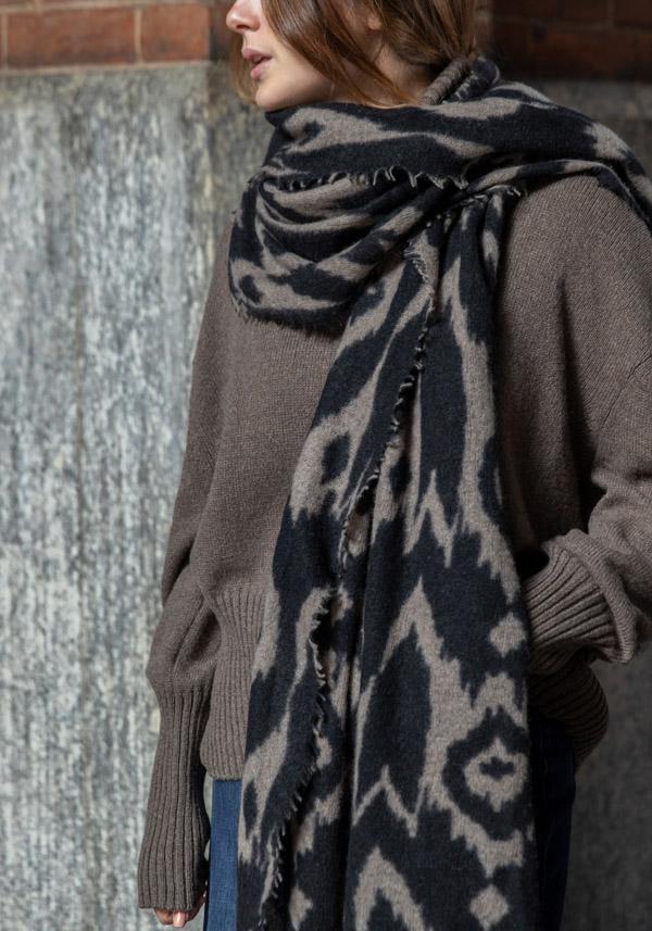 Rose & Lini MIRROR IN THE SKY CASHMERE “OPEN KNITTED PRINT” COFFEE & BLACK SCARF Convenienza