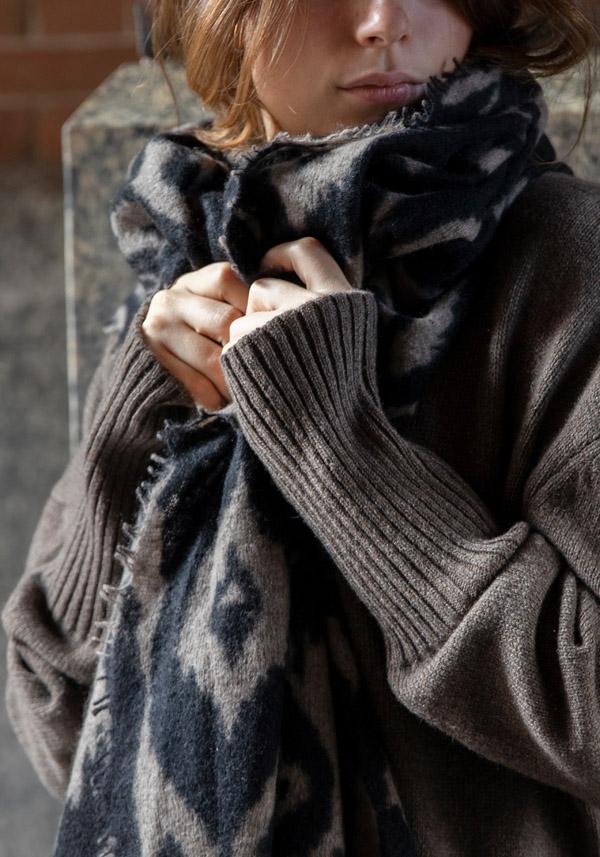 Rose & Lini MIRROR IN THE SKY CASHMERE “OPEN KNITTED PRINT” COFFEE & BLACK SCARF Convenienza