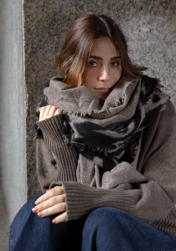 Rose & Lini MIRROR IN THE SKY CASHMERE “OPEN KNITTED PRINT” COFFEE & BLACK SCARF Convenienza