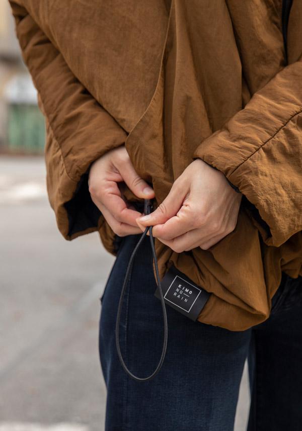 Rose & Lini KIMONORAIN REVERSIBLE “KIMONO HOODIE” JACKET TOFFEE & BLACK Promozione