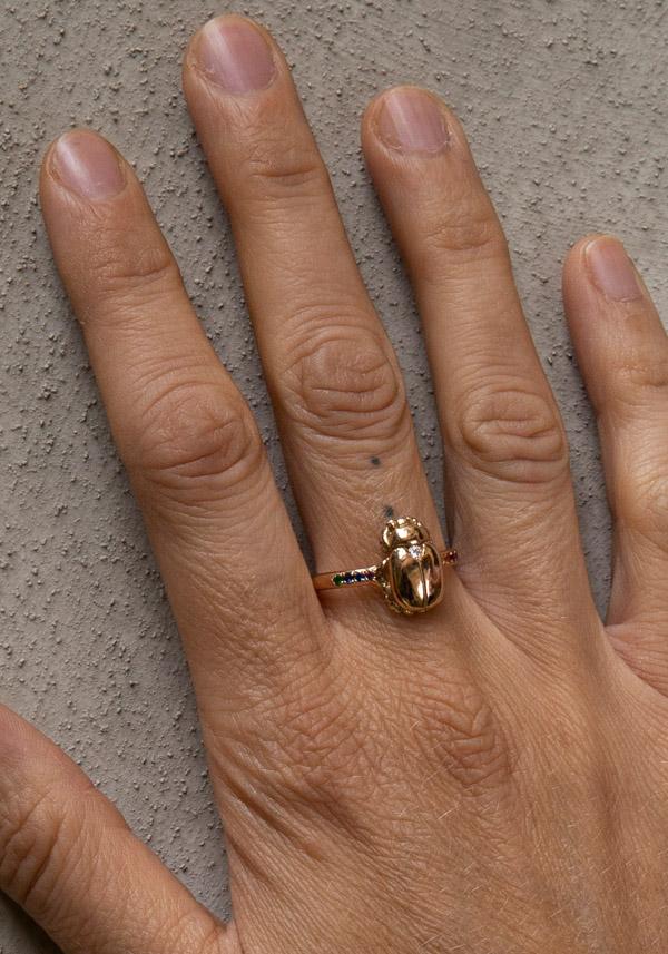 Rose & Lini CATHERINE MICHIELS “SCARAB 2015” GOLD RING Presa