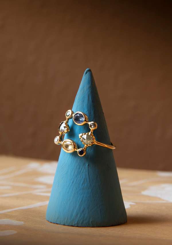 Rose & Lini DORETTE BLUE “BAGUE COURONNÉE” GOLD RING Negozio