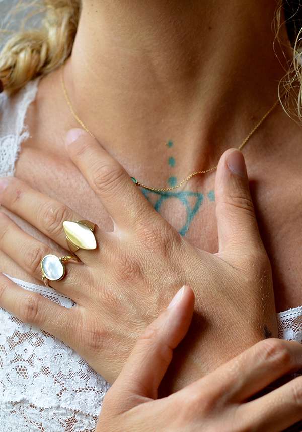 Rose & Lini MAITEA “MAYA” GOLD RING Esporta salva