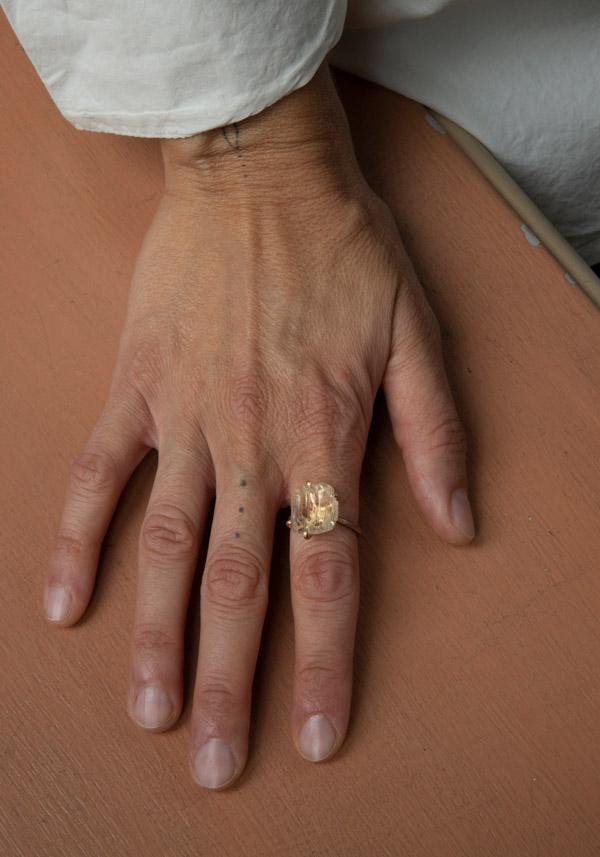 Rose & Lini VARIANCE OBJECTS “SCAPALITE MEDIUM STONE” GOLD RING || Size 55 In Vendita