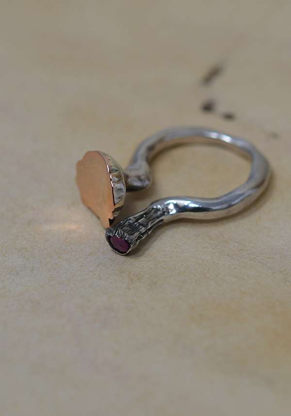 Rose & Lini ROSAMARIA SILVER AND GOLD “TZIKA” RING Vendita Calda