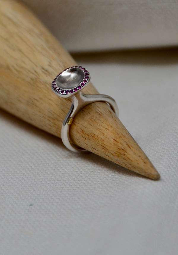 Rose & Lini ROSAMARIA SILVER AND RUBY “BEENU” RING Saldi Di Fabbrica