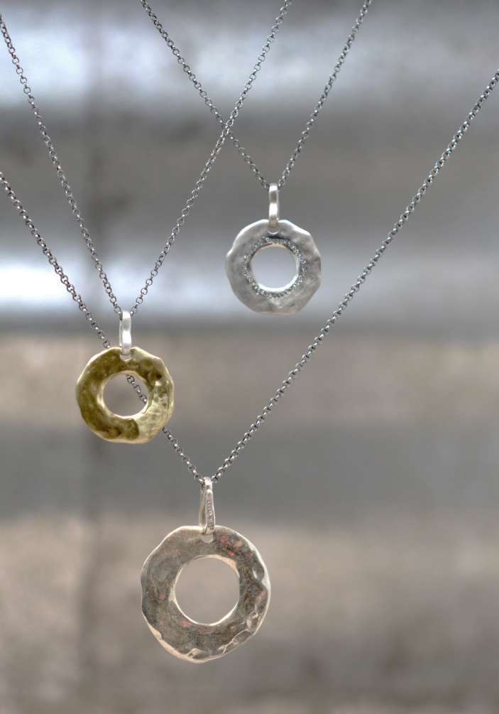Rose & Lini ROSAMARIA ROUND BRONZE PENDANT NECKLACE 2025