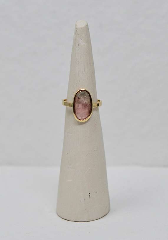 Rose & Lini MAITEA “OVAL” ROSE TOURMALINE RING Acquista Ora