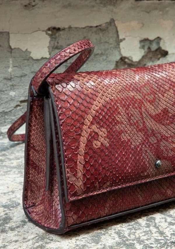 Rose & Lini SIMONA TAGLIAFERRI BORDEAUX PYTHON POCHETTE BAG Sottocosto