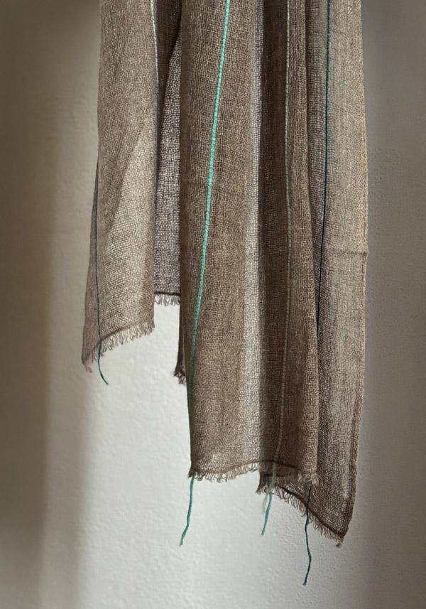 Rose & Lini MIRROR IN THE SKY CASHMERE “SOHO BABY SHAWL” COFFEE & GREENS Fino al 55% di sconto