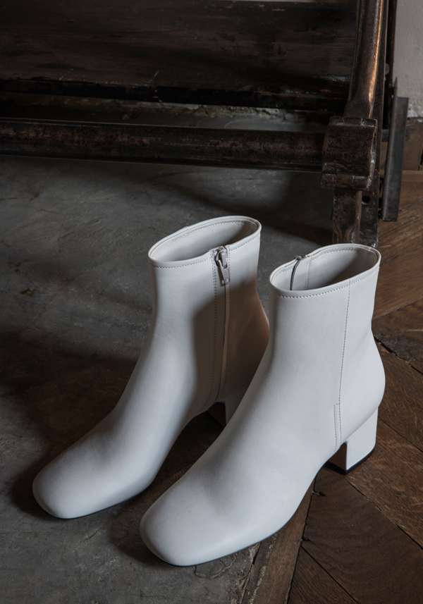Rose & Lini PELLICO “APEMA 50” WHITE ANKLE BOOTS Economico