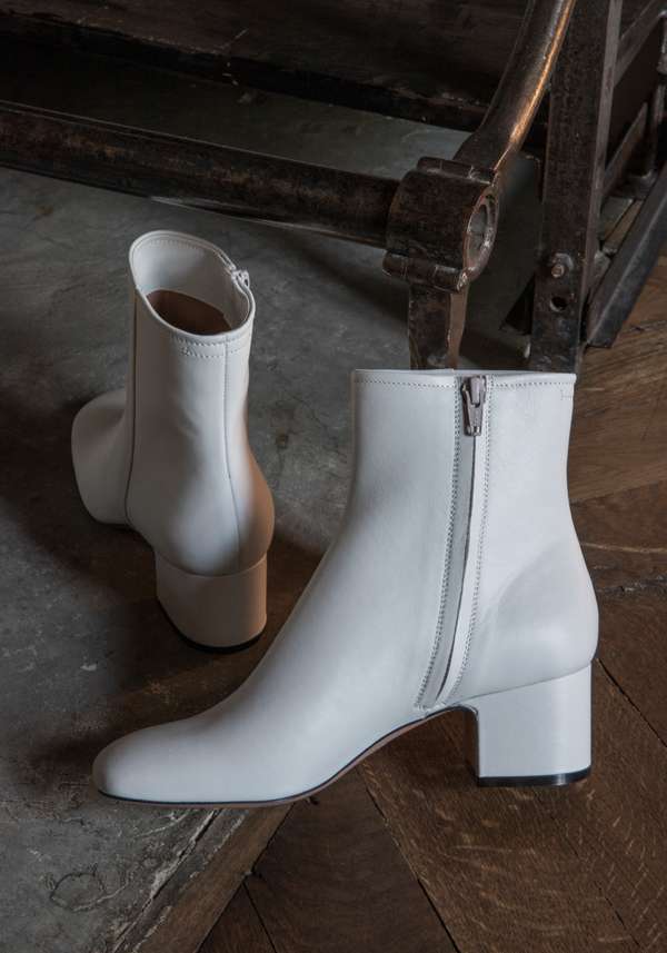 Rose & Lini PELLICO “APEMA 50” WHITE ANKLE BOOTS Economico