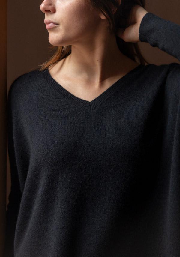 Rose & Lini ABSOLUT CASHMERE “PONCHO CAMILLE” BLACK Offerta Anniversario