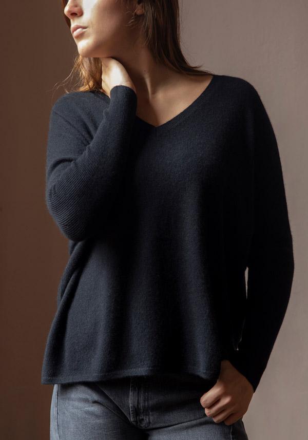 Rose & Lini ABSOLUT CASHMERE “PONCHO CAMILLE” BLACK Offerta Anniversario