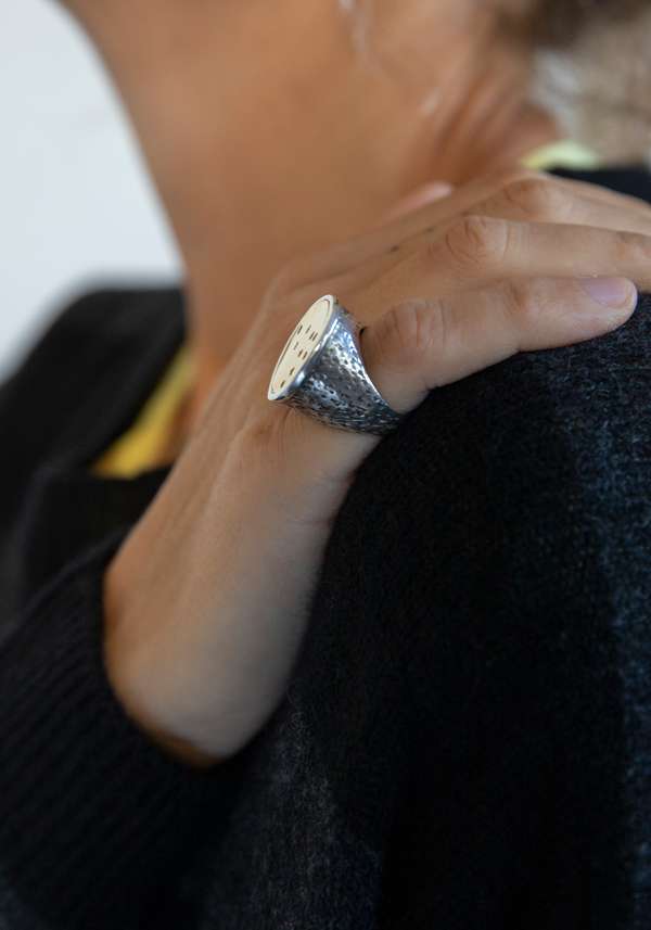 Rose & Lini SIMONA TAGLIAFERRI SILVER & GOLD “RING J276 YG” Economico