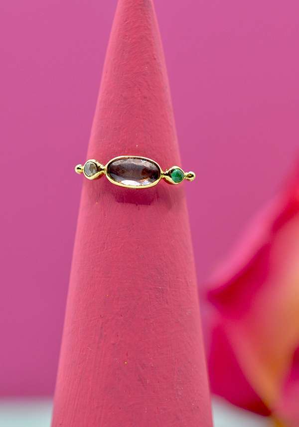 Rose & Lini DORETTE EMERALD & DIAMOND “BAGUE SIMPLE” GOLD RING Offerte esclusive