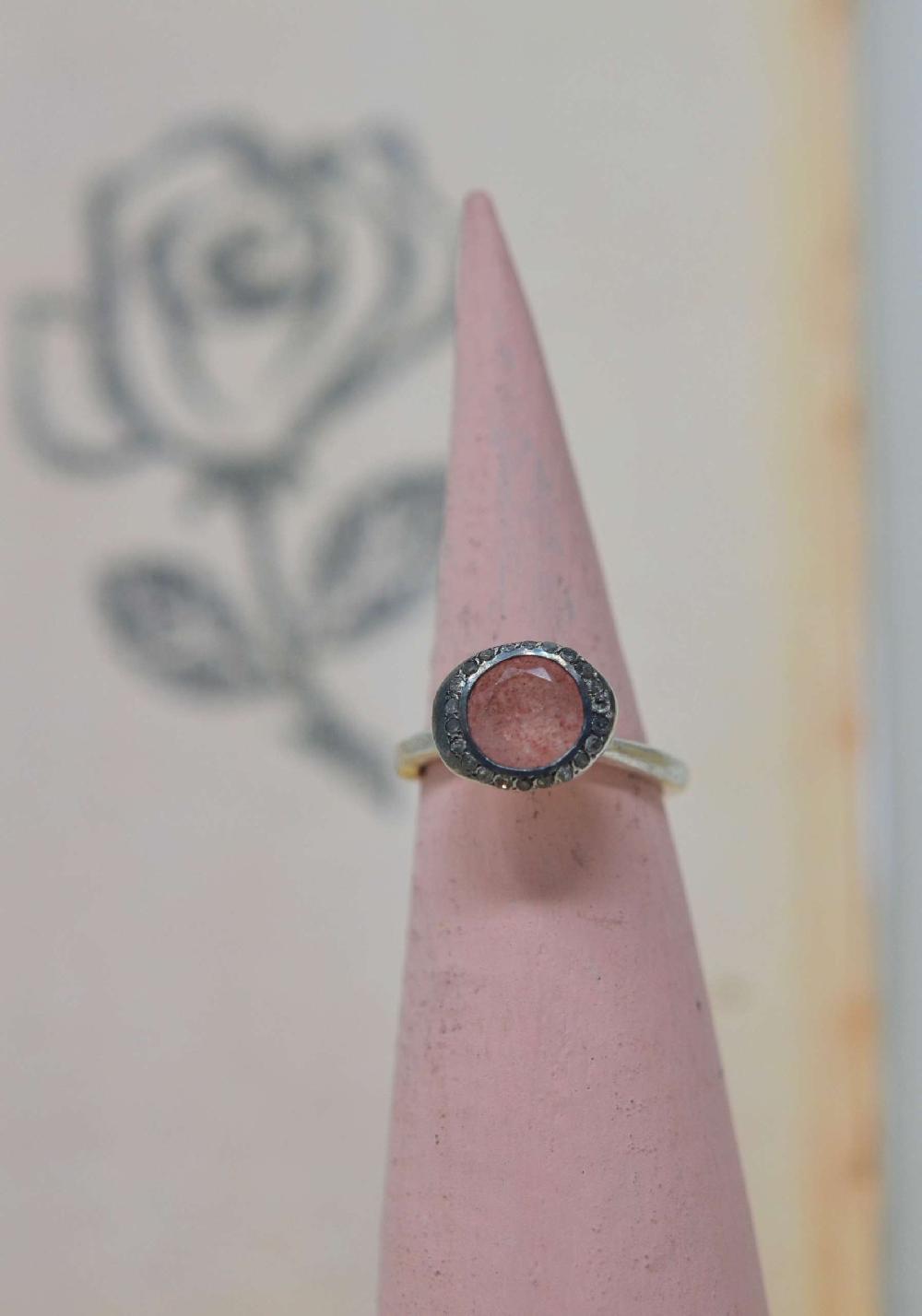 Rose & Lini ROSAMARIA SILVER “BEENU” DIAMONDS & PINK QUARTZ RING Grandi sconti