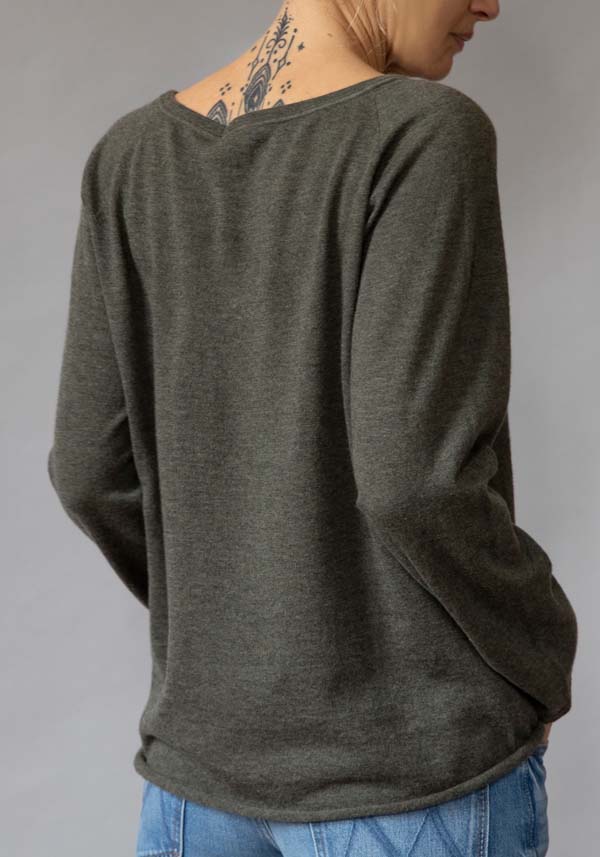 Rose & Lini MAJESTIC CASHMERE “COL BATEAU 457” KAKI SWEATER In vendita