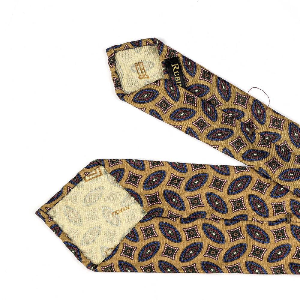 Rubinacci Cravatta in twill di seta senape con stampa geometrica Moda