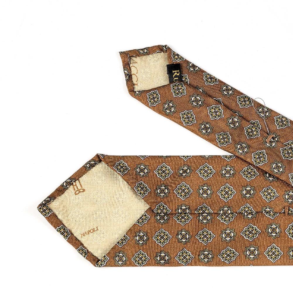 Rubinacci Cravatta in twill di seta con stampa geometrica beige Offerta speciale