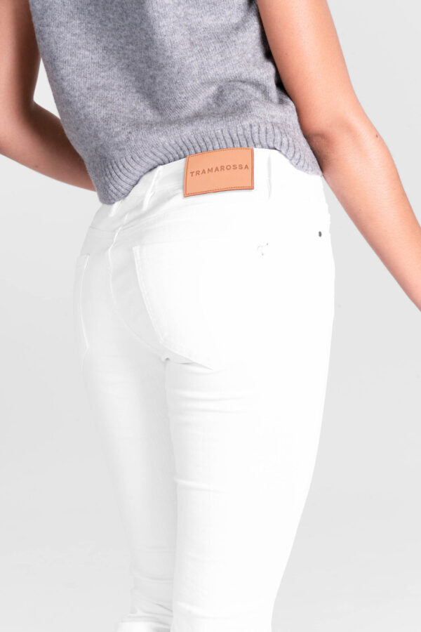 Sartoria Tramarossa JEANS BIANCA FLARE CUT FLARE IN GABARDINA DI COTONE STRETCH BIANCO Offerta