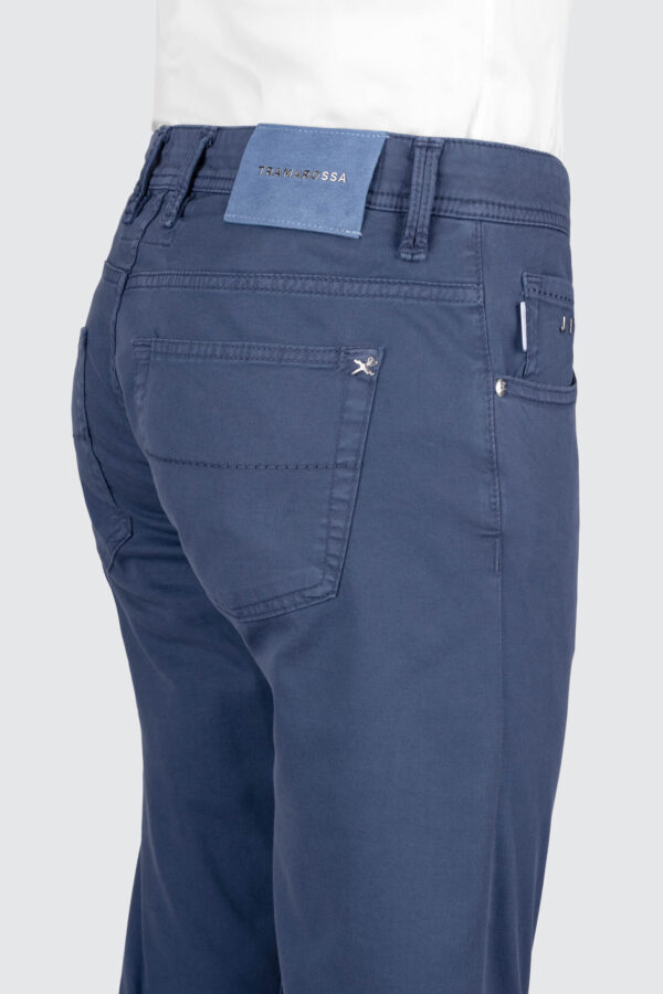 Sartoria Tramarossa PANTALONE LEONARDO BUTTONS REGULAR IN GABARDINA LEGGERA DI COTONE STRETCH BLU MEDIO Spedizione Gratuita