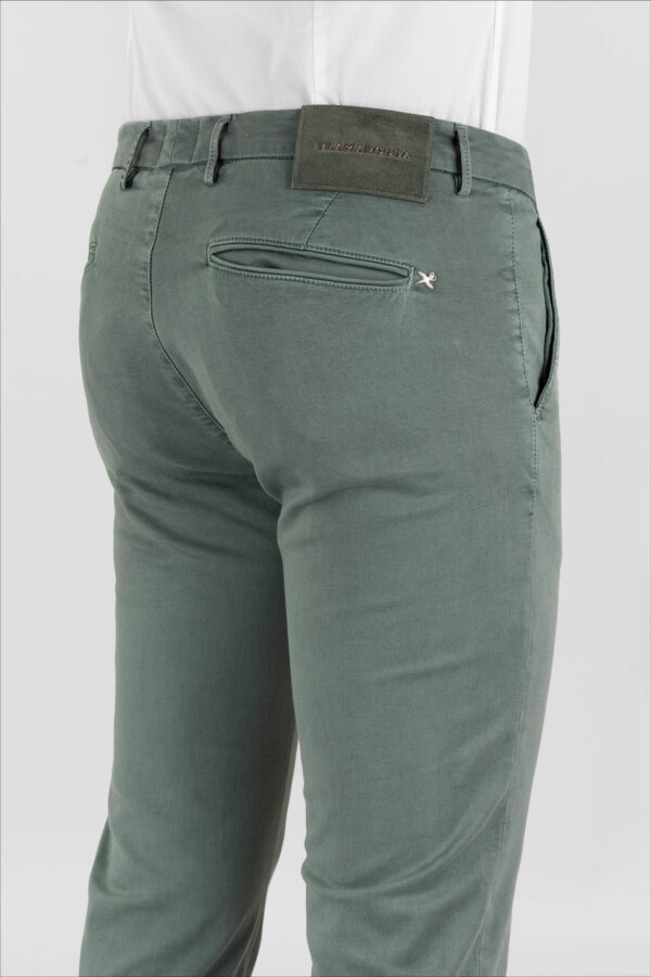 Sartoria Tramarossa PANTALONE LUIS SLIM IN GABARDINA LEGGERA DI COTONE STRETCH VERDE Esporta salva