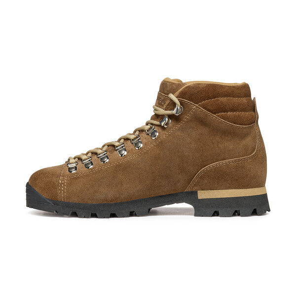 Scarpa PRIMITIVE Reinterprets the tradition style in a modern key Sconto