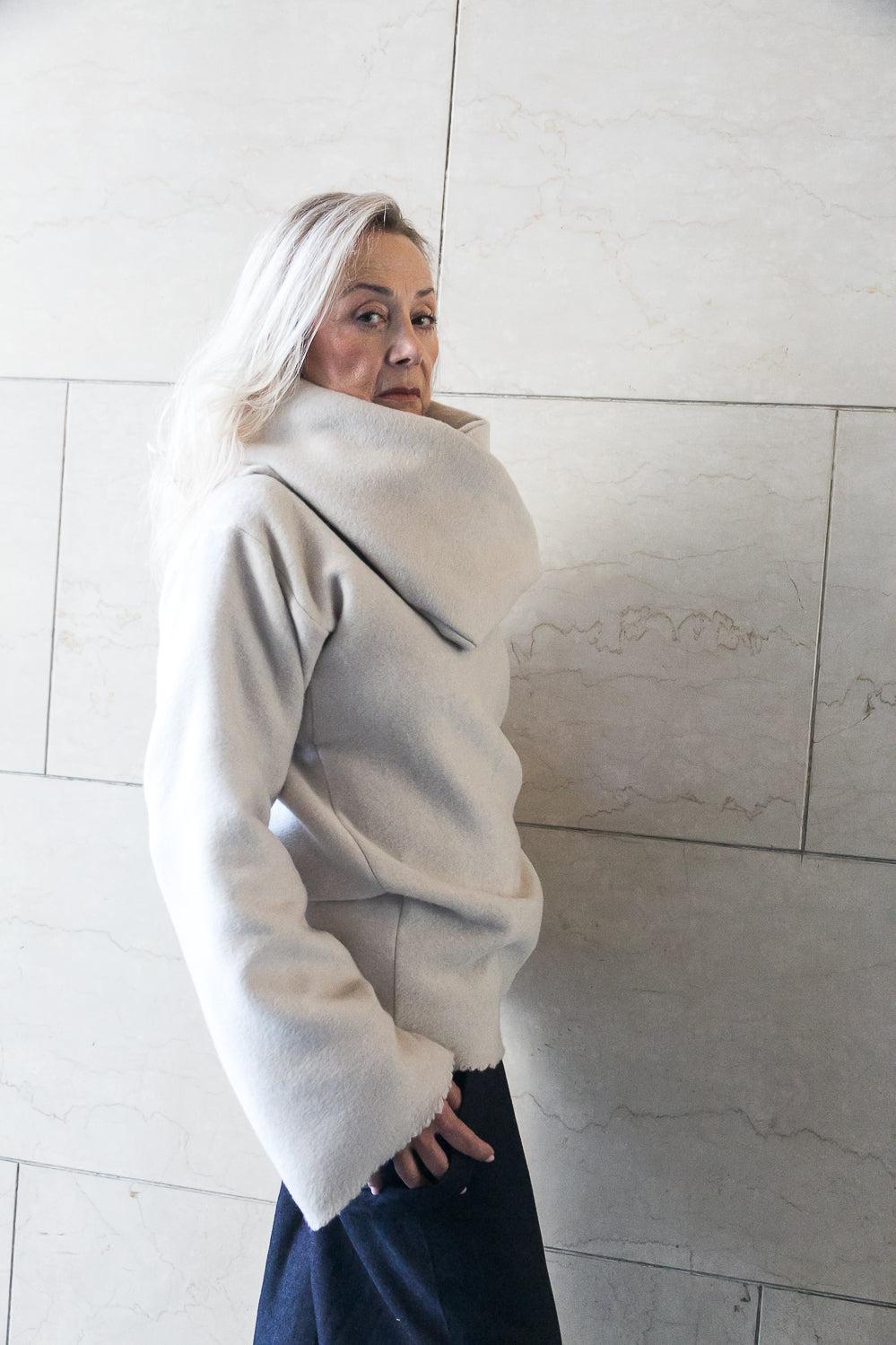 ﻿Zerobarracento High collar white wool pullover Novità