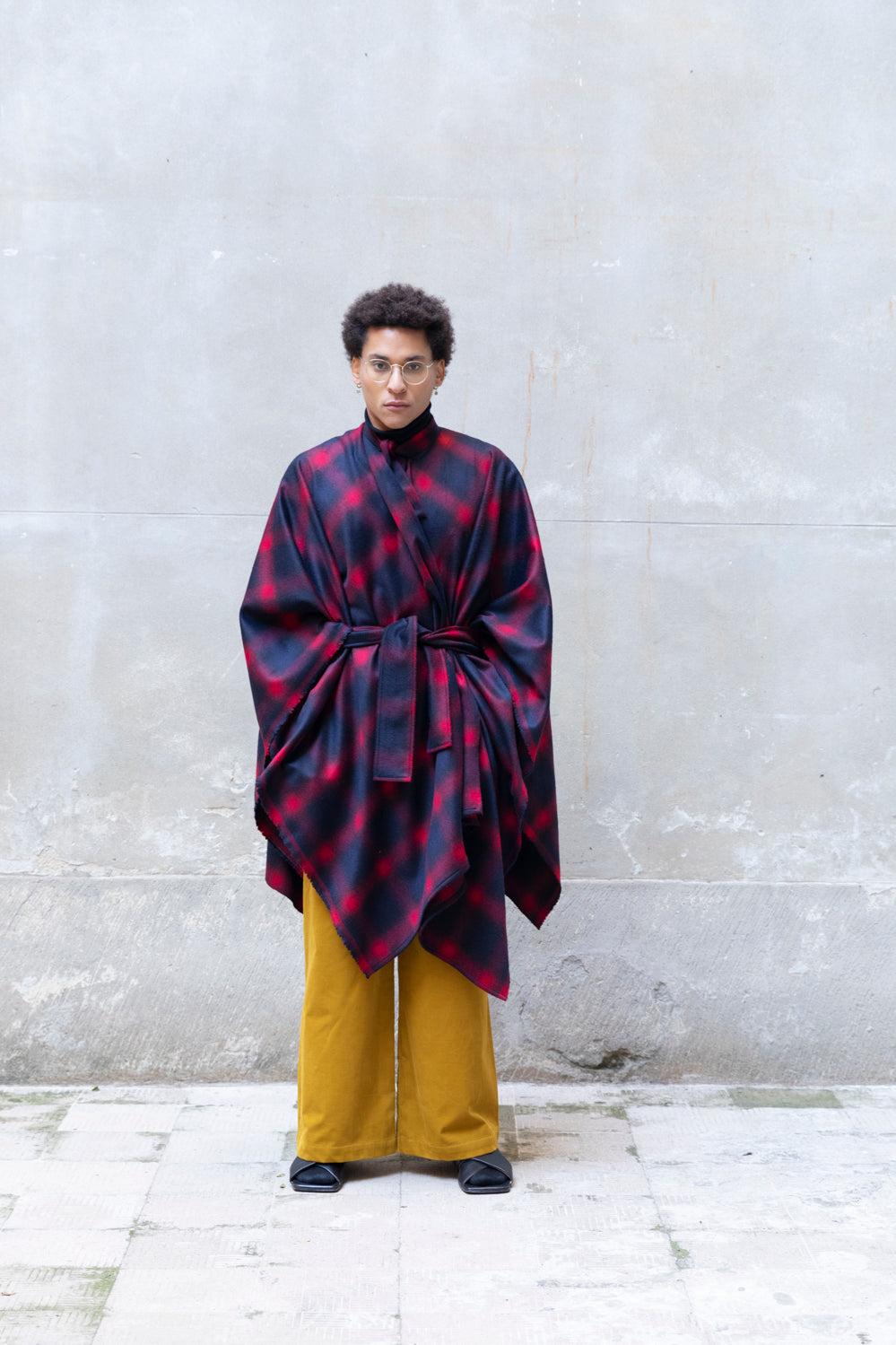 ﻿Zerobarracento Recycled Wool Midi Cape Promozione Limitata