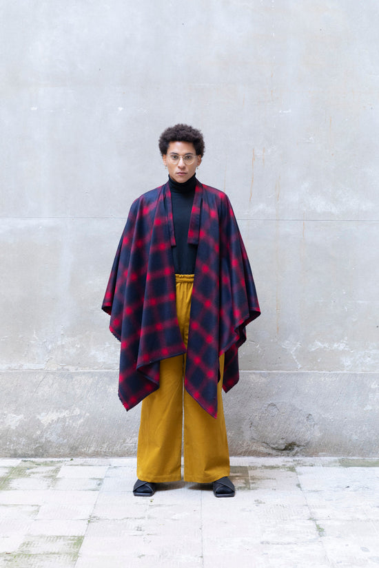 ﻿Zerobarracento Recycled Wool Midi Cape Promozione Limitata